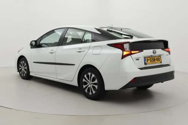 Toyota Prius (2022) thumbnail 4