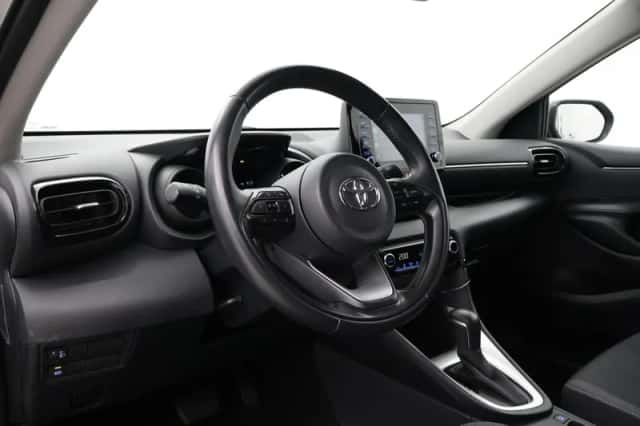 Toyota Yaris (2021) thumbnail 2
