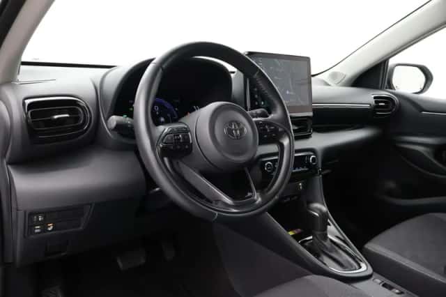 Toyota Yaris (2025) thumbnail 2