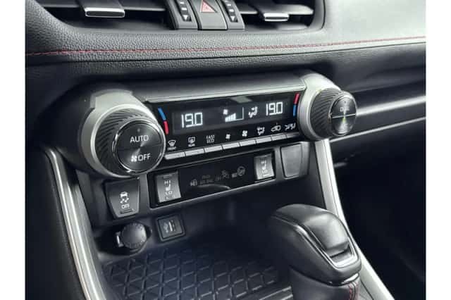Toyota RAV4 (2025) thumbnail 5