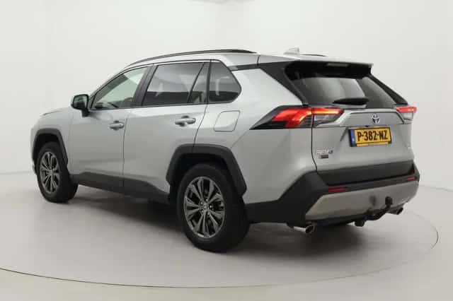 Toyota RAV4 (2022) thumbnail 4