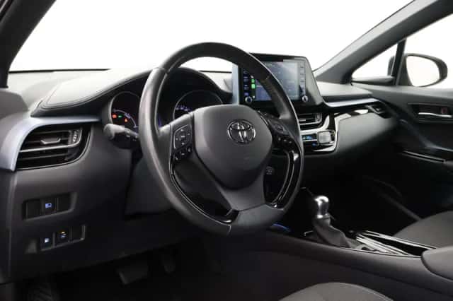 Toyota C-HR (2021) thumbnail 2