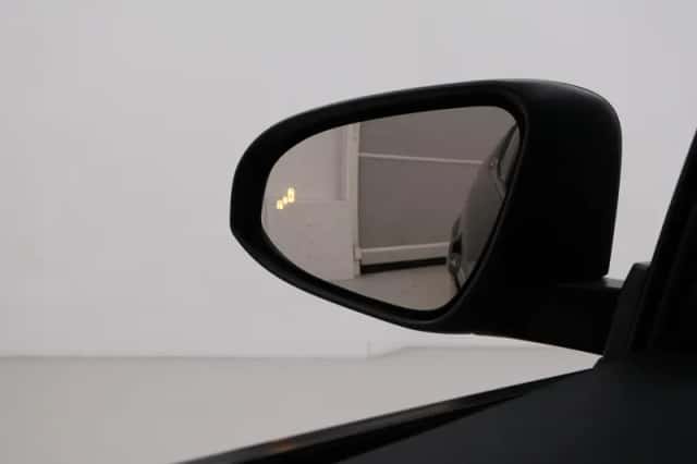 Toyota C-HR (2021) thumbnail 6