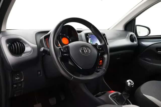 Toyota Aygo (2020) thumbnail 2