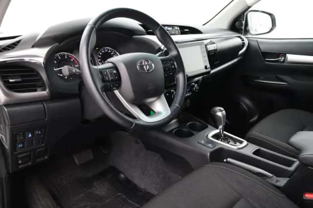 Toyota Hilux (2021) thumbnail 2
