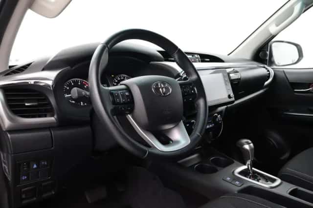 Toyota Hilux (2021) thumbnail 2