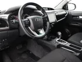 Toyota Hilux (2021) thumbnail 2