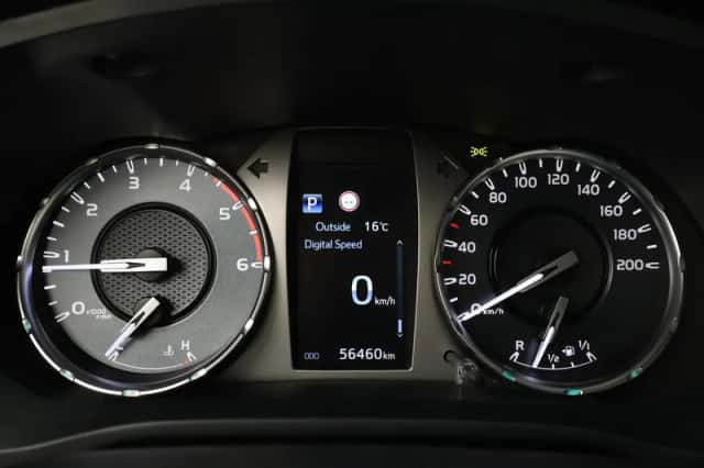 Toyota Hilux (2021) thumbnail 3