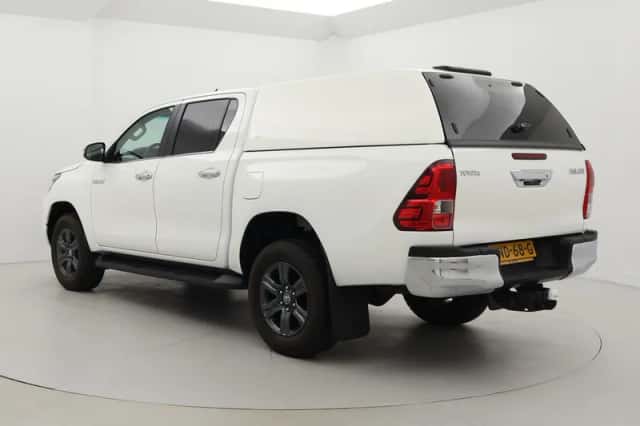 Toyota Hilux (2021) thumbnail 4