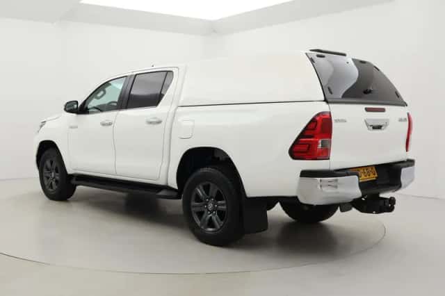 Toyota Hilux (2021) thumbnail 4