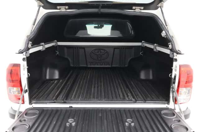 Toyota Hilux (2021) thumbnail 5