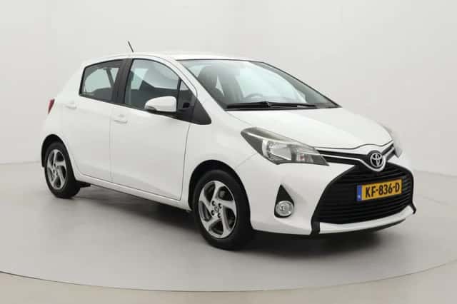 Toyota Yaris (2015) thumbnail 1