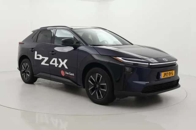 Toyota bZ4X (2026) thumbnail 1