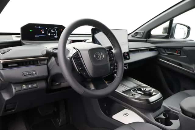 Toyota bZ4X (2026) thumbnail 2
