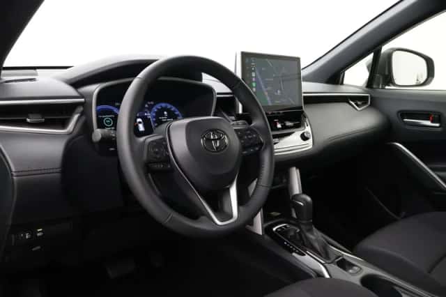 Toyota Corolla Cross (2024) thumbnail 2