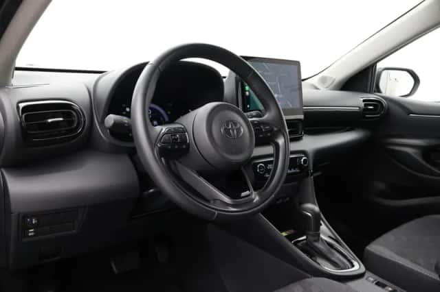Toyota Yaris (2025) thumbnail 2