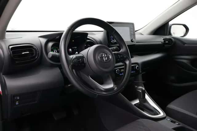 Toyota Yaris (2022) thumbnail 2