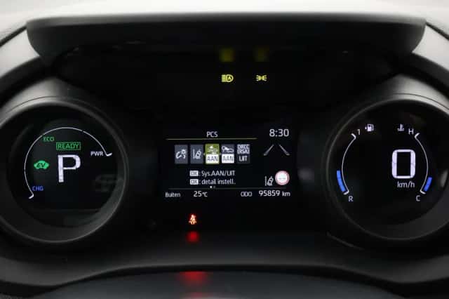 Toyota Yaris (2022) thumbnail 3
