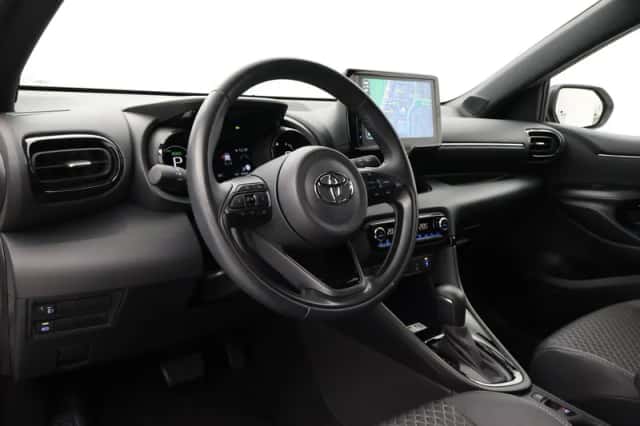 Toyota Yaris (2023) thumbnail 2