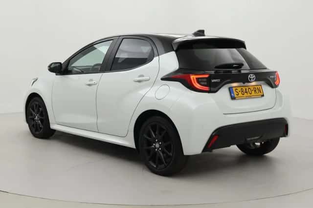 Toyota Yaris (2023) thumbnail 4