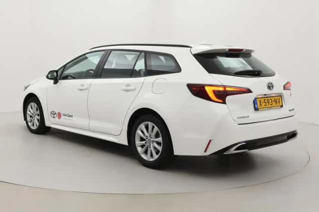Toyota Corolla (2024) thumbnail 4