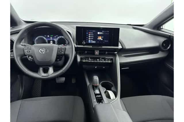Toyota C-HR (2025) thumbnail 2