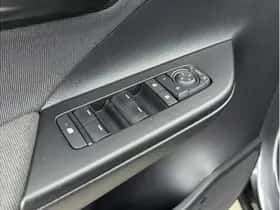 Toyota C-HR (2025) thumbnail 17