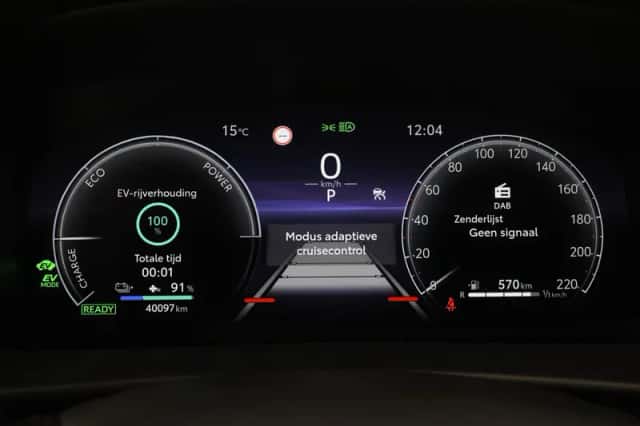 Toyota C-HR (2025) thumbnail 3