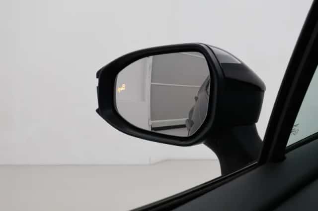 Toyota C-HR (2025) thumbnail 5