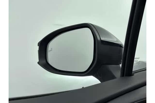Toyota C-HR (2025) thumbnail 5