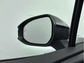 Toyota C-HR (2025) thumbnail 5