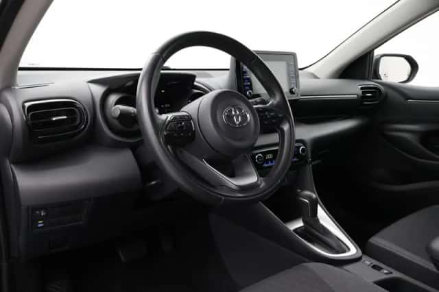 Toyota Yaris (2020) thumbnail 2