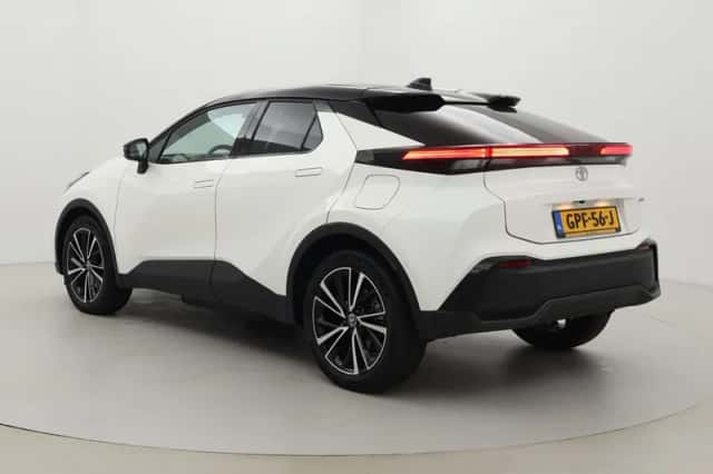 Toyota C-HR (2024) thumbnail 4