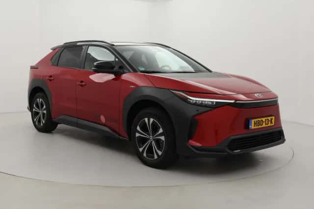 Toyota bZ4X (2024) thumbnail 1