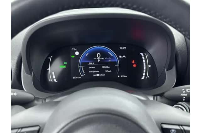 Toyota Yaris Cross (2025) thumbnail 3