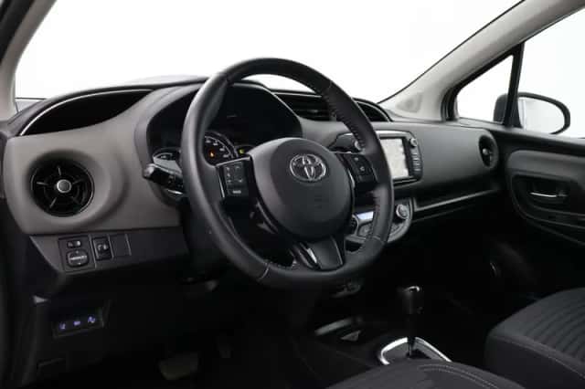 Toyota Yaris (2019) thumbnail 2