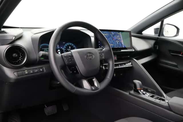 Toyota C-HR (2025) thumbnail 2