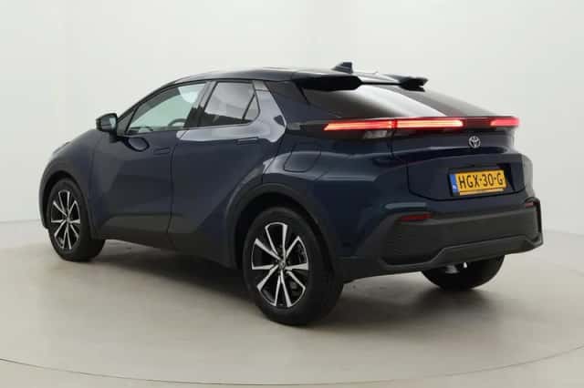Toyota C-HR (2025) thumbnail 4