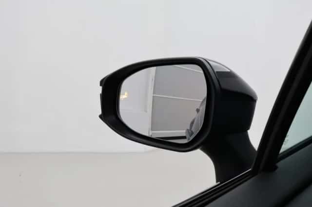 Toyota C-HR (2025) thumbnail 5