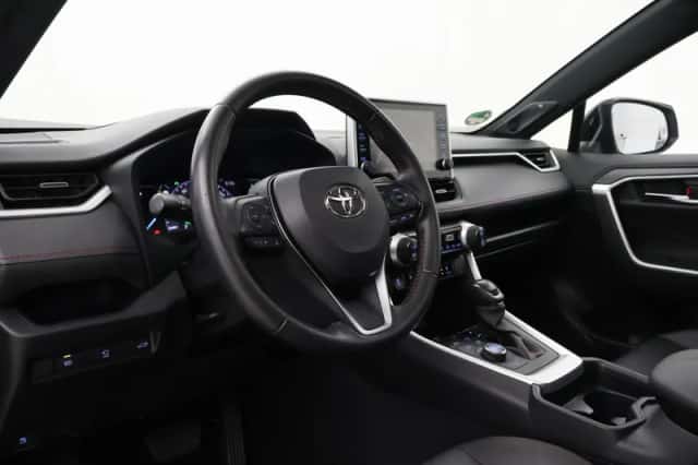 Toyota RAV4 (2021) thumbnail 2