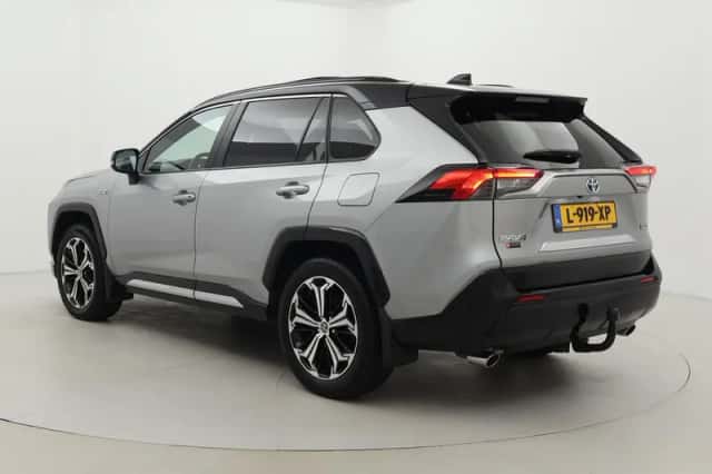 Toyota RAV4 (2021) thumbnail 4