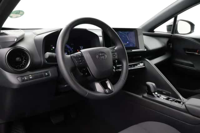 Toyota C-HR (2024) thumbnail 2