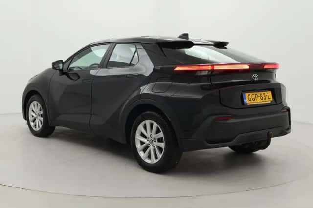 Toyota C-HR (2024) thumbnail 4