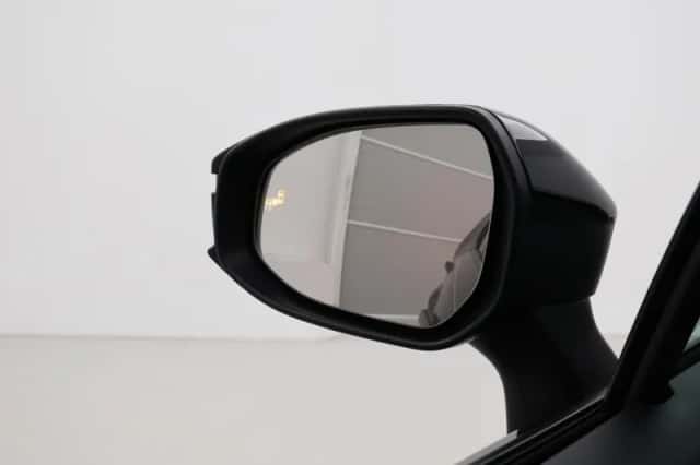 Toyota C-HR (2024) thumbnail 6