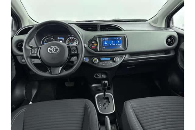 Toyota Yaris (2020) thumbnail 2
