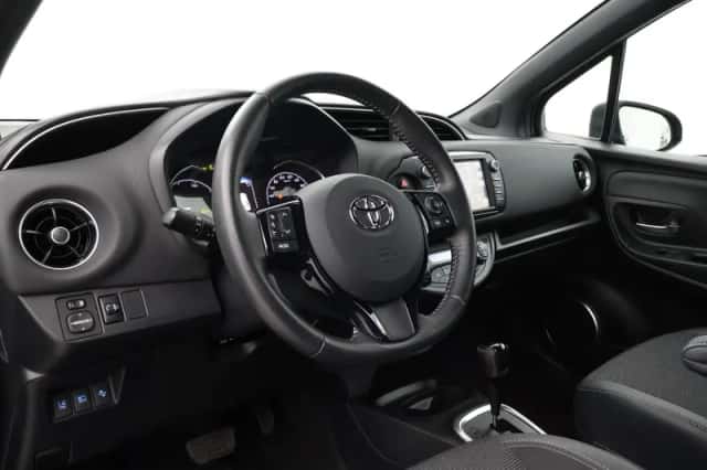 Toyota Yaris (2018) thumbnail 2