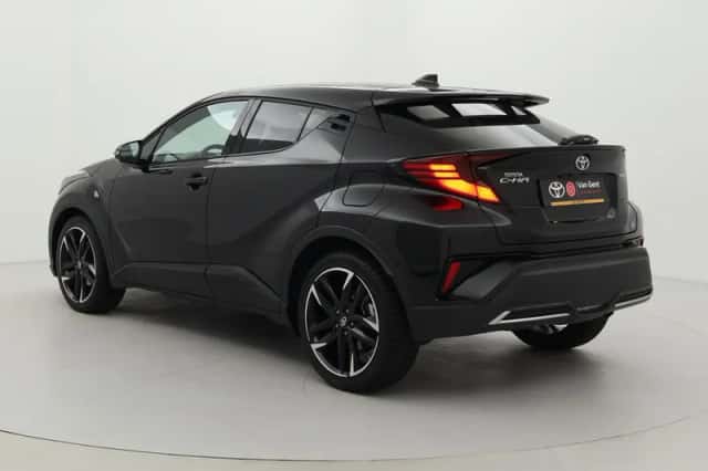 Toyota C-HR (2023) thumbnail 4
