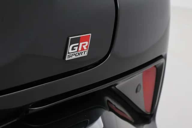 Toyota C-HR (2023) thumbnail 5