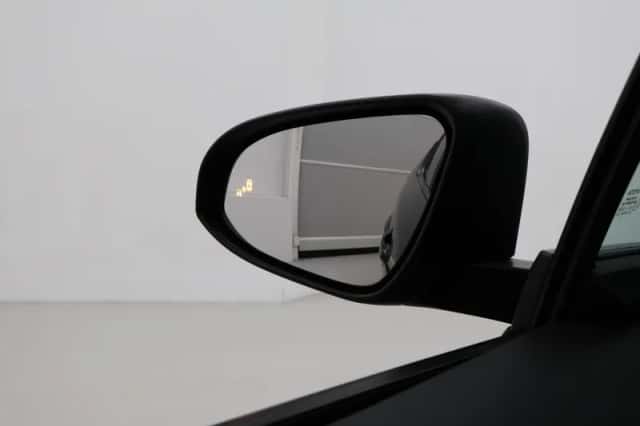 Toyota C-HR (2023) thumbnail 6