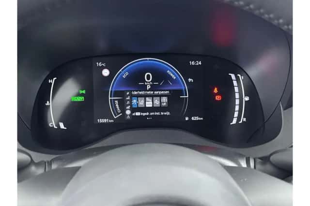 Toyota Yaris (2025) thumbnail 3